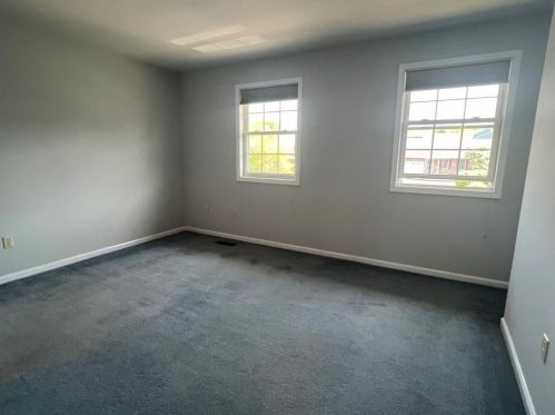 4 Saratoga Ct, Easton PA  18040-1046 exterior