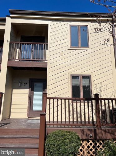 37 Chatham Ct, Dover, DE 19901-3932