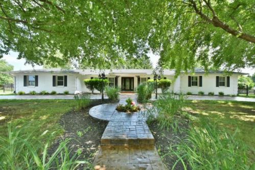 1616 Kensington Way, Lexington, KY 40513-9403