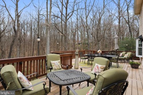 5550 Wide Oak Ct, Woodbridge VA  22192-6036 exterior