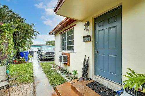 1223 16th Ave, Hollywood FL  33020-3740 exterior