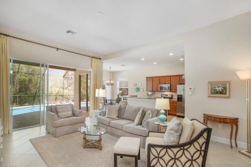 7984 Princeton Dr, Naples FL  34104-6667 exterior