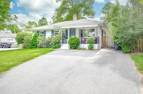 23 Lane, Warwick, RI 02886-5601