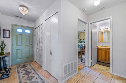 33 Rutledge Ct, East Brunswick NJ  08816-4020 exterior