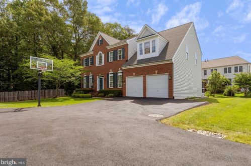 7217 White House Dr, Springfield, VA 22153-2366
