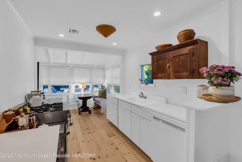 125 Bretonian Dr, Bricktown NJ  08723-5705 exterior