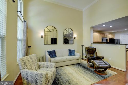 1875 Crescent Park Dr, Herndon, VA 20190-3279