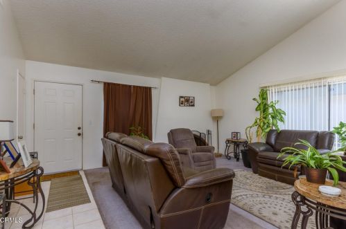 617 Holly Ave, Oxnard, CA 93036-1933