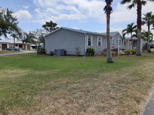 54 Mediterranean Blvd, Fort Pierce, FL 34952-8561