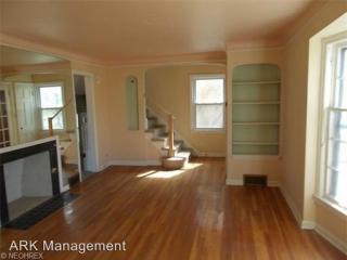 3865 Grosvenor Rd, Cleveland OH  44118-2339 exterior