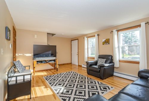 30 Porcupine Cir, Salem NH  03079-2868 exterior