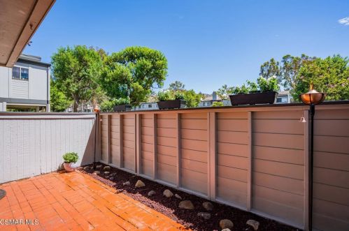 6443 Stoney View Ln, Simi Valley CA  93063-6420 exterior