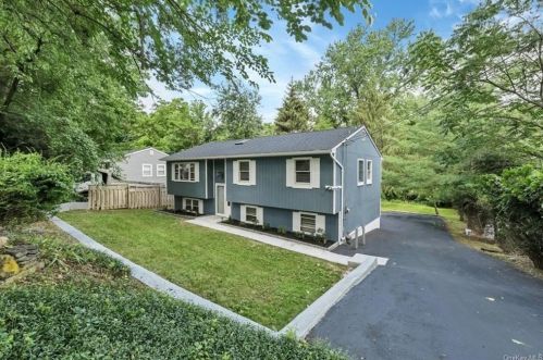 17 Dogwood Dr, Poughkeepsie, NY 12601-5513