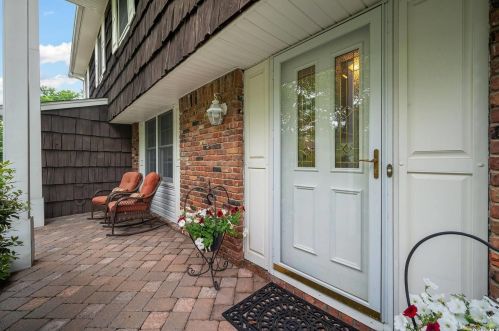 69 Wintercress Ln, Elwood, NY 11731-4714