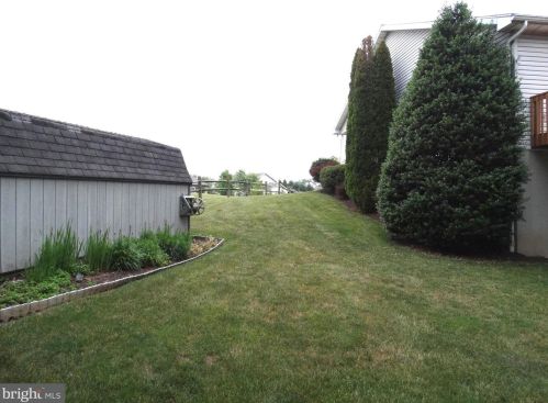 21 Holly Ct, Lees Cross Roads PA  17257-8749 exterior