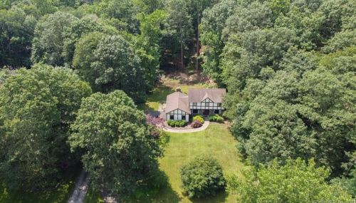 29 Carriage House Dr, Danbury CT  06810-8206 exterior