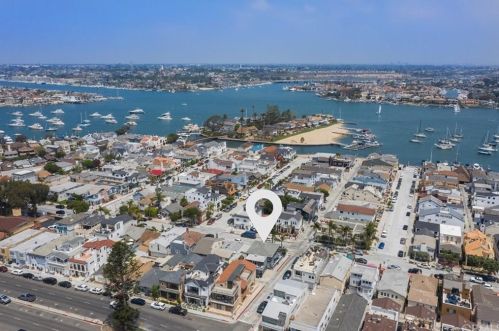 129 Bay Ave, Newport Beach, CA 92662-1315