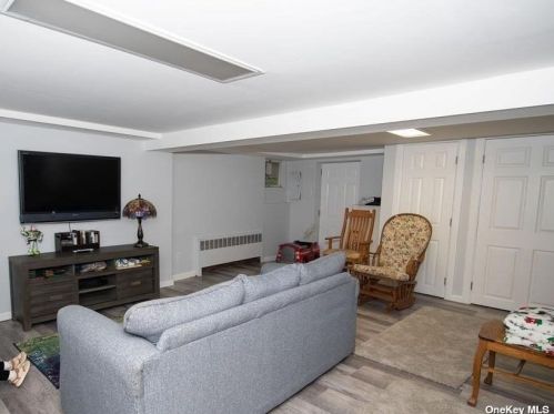 20 Ross Ave, Huntington Station NY  11747-2647 exterior