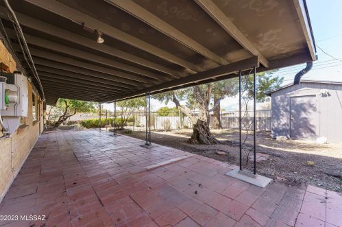 8801 Shiloh Pl, Tucson AZ  85710-2912 exterior