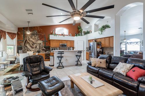 1064 Palomino Crk Dr, Gilbert AZ 85296-3727 exterior