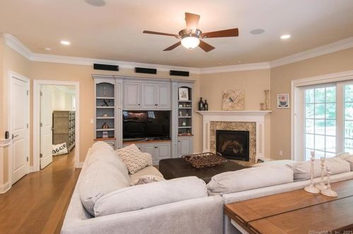 18 Heron Pond Rd, Essex CT  06426-1466 exterior