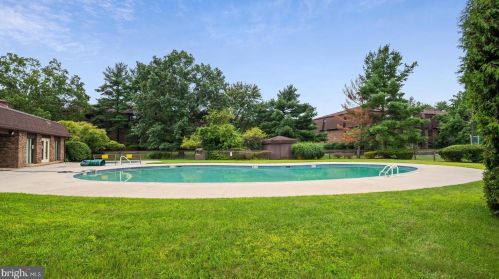 524 Woodmill Dr, East Windsor NJ  08512-2511 exterior