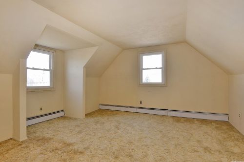 88 27th St, Copiague NY  11726-2622 exterior