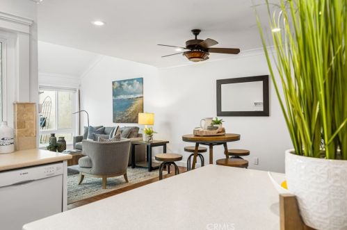 513 15th St, Huntington Beach CA  92648-4045 exterior