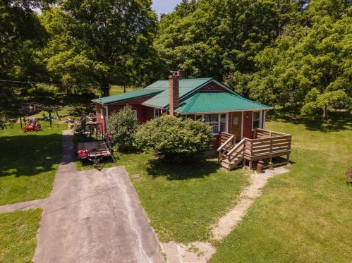 67 Pine Hill Rd, Pleasant Valley, NY 12569-7127