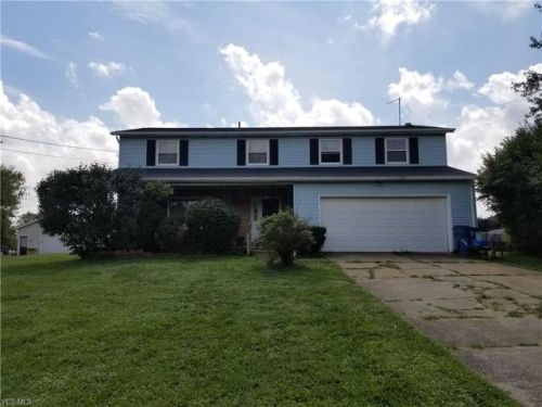 3680 Smith Kramer St, Hartville, OH 44632-9122