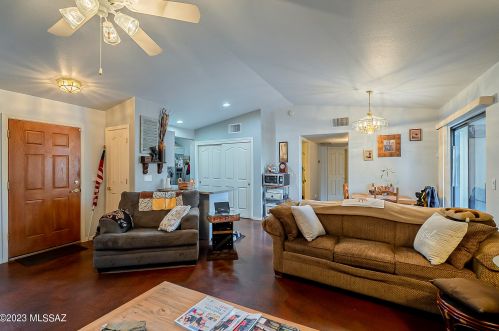 9525 Kokopelli Cir, Tucson, AZ 85748-7406