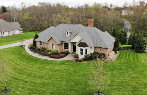 6245 Cassingham Ct, Zanesville, OH 43701-9816