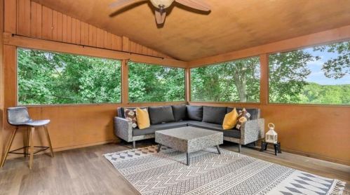 132 Woodland Dr, Pleasantville NY  10570-3612 exterior
