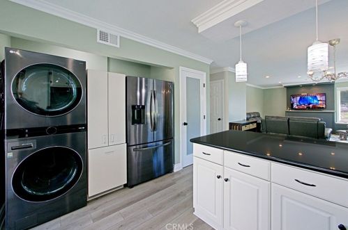 2000 Figwood Ln, Anaheim CA  92806-4605 exterior