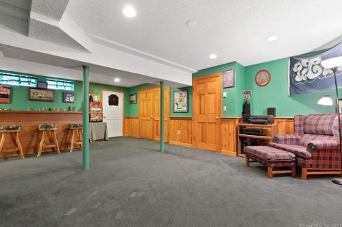 54 Jacobson Farm Rd, East Hampton CT  06424-1659 exterior