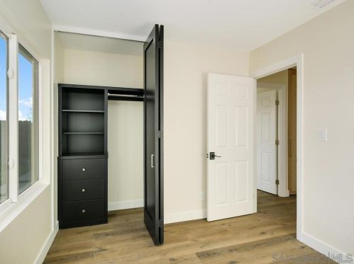 5961 Camber Dr, San Diego CA 92117-4142 exterior