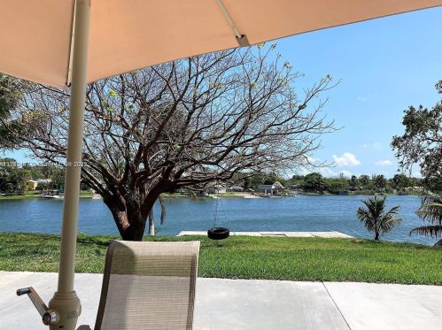 3720 32nd Ct, Hollywood FL  33023-5765 exterior