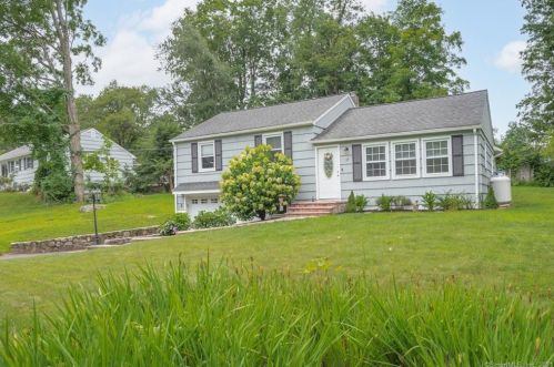 17 Maple Row, Bethel, CT 06801-1006