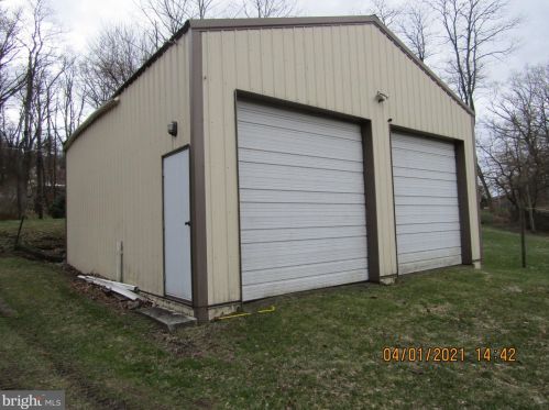 12 Bull Run St, Coaldale, PA 18218-1003