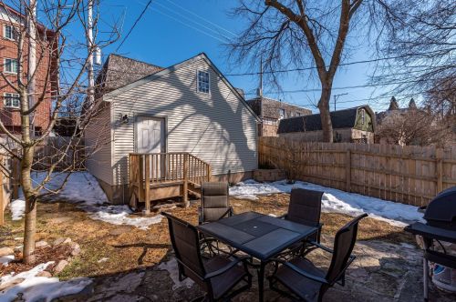 2526 Bartlett Ave, Milwaukee WI 53211-3952 exterior