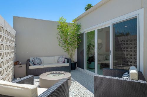 1848 Sandcliff Rd, Palm Springs CA  92264-4844 exterior
