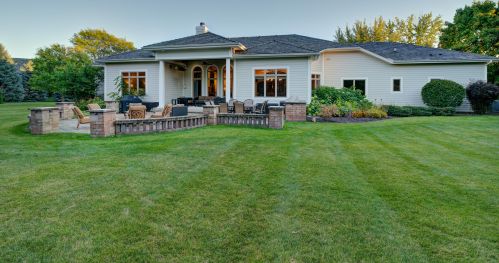 1410 Bristlecone Dr, Chenequa WI  53029-8653 exterior