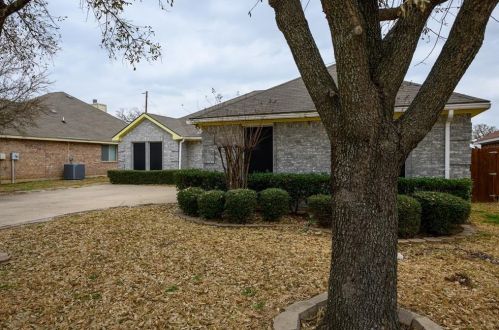 913 Jeffrey Dr, Denton TX  76208-6425 exterior