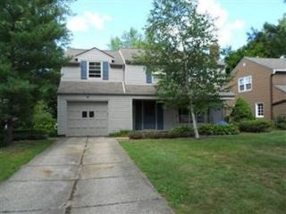 1366 Croyden Rd, Cleveland, OH 44124-1463