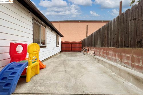 470 N St, Benicia CA  94510-2821 exterior