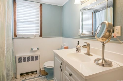 34 Twin Cedar Ln, Northport NY  11768-2232 exterior