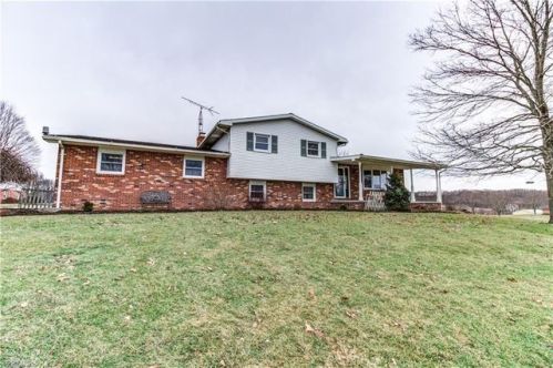 3148 Macaw Rd, Kilgore, OH 44615-9749
