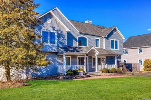 650 Sylvan Ave, Bay Port, NY 11705-1539