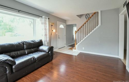 9 Stephen Ct, New Britain CT  06053-1633 exterior