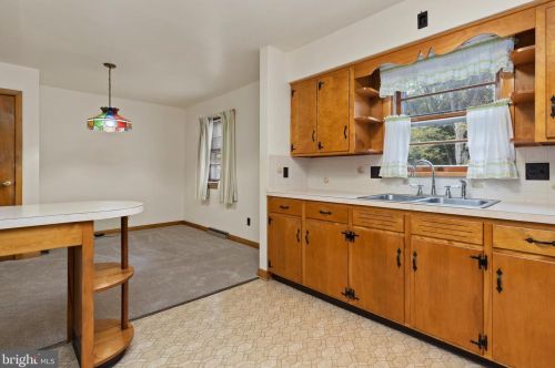 355 7 St, Harrisburg PA 17113-2012 exterior